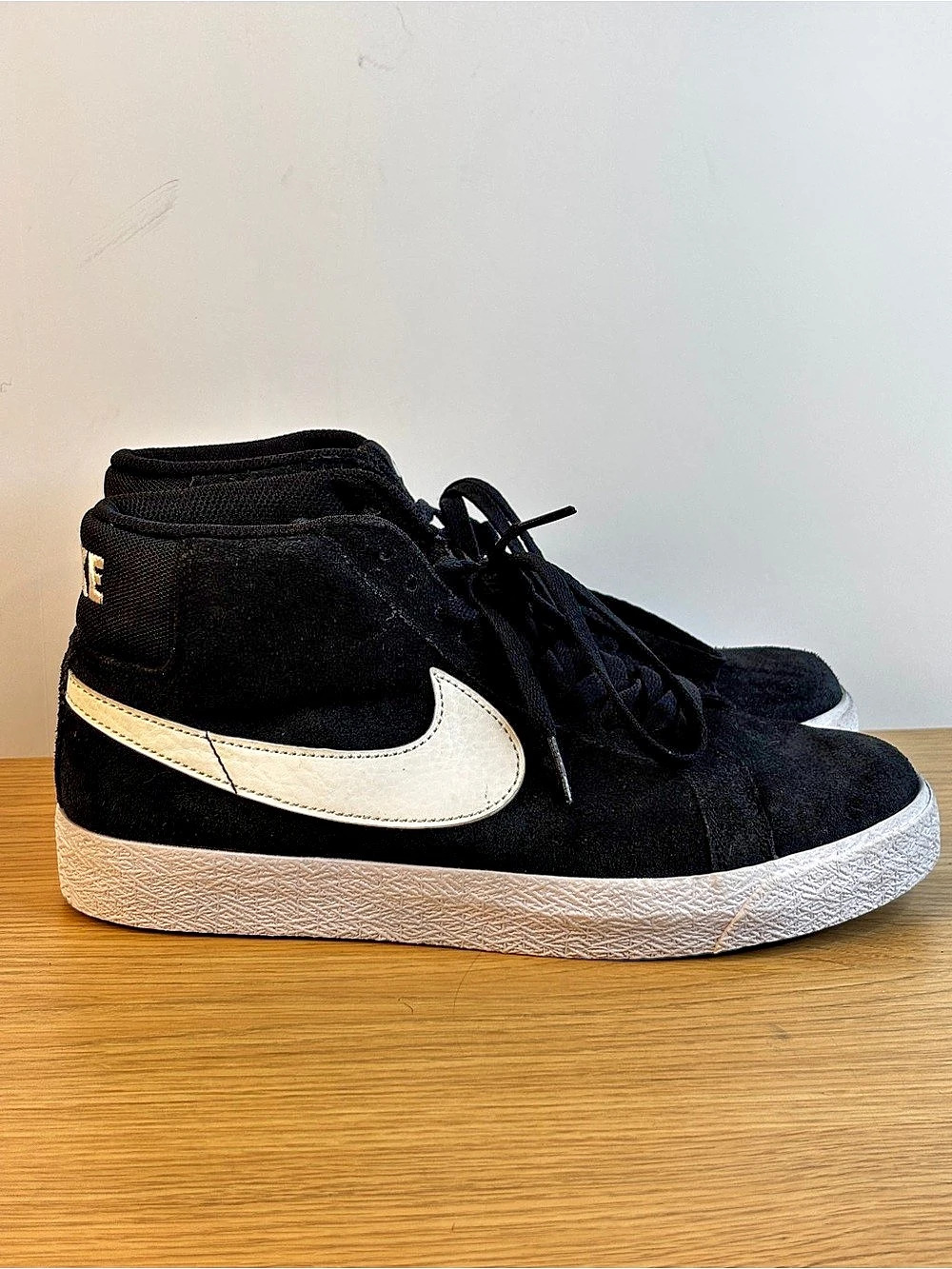 Nike SB Blazer Mid Black White Mens Sneakers US 8